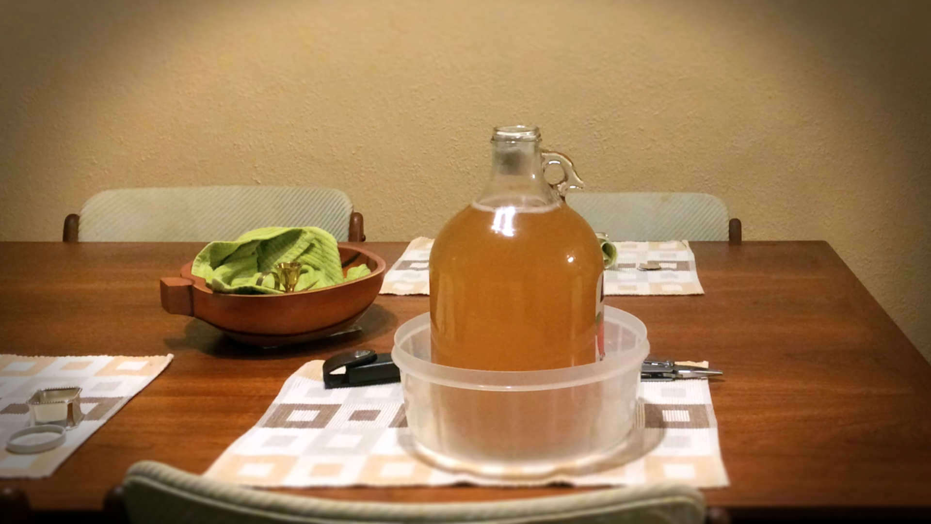 En av våra DIY-experiment för bryggning av hårdcider, DIY-aktiviteter hjälpte oss att nå den punkt där vi definierade oss: "Hur mycket pengar är tillräckligt?"