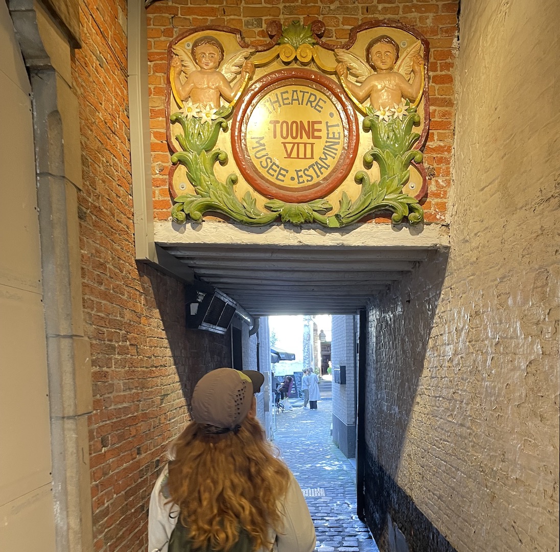 Toone bar Brussels entryway